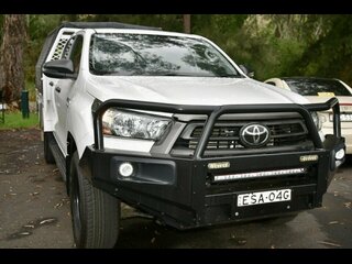 2022  Toyota Hilux Dual Cab Chassis (Glacier White) Pre-Owned Car Thumbnail