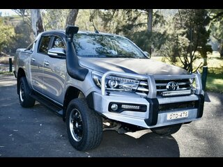 2017 Toyota Hilux SR5 (4x4) Dual Cab Utility (Silver Sky) Pre-Owned Car Thumbnail