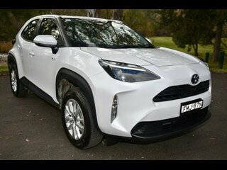 2024  Toyota Yaris Cross GX AWD Wagon (Frosted White) Pre-Owned Car Thumbnail